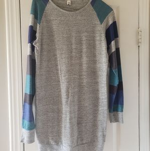 Gray and colorblock sleeve tunic